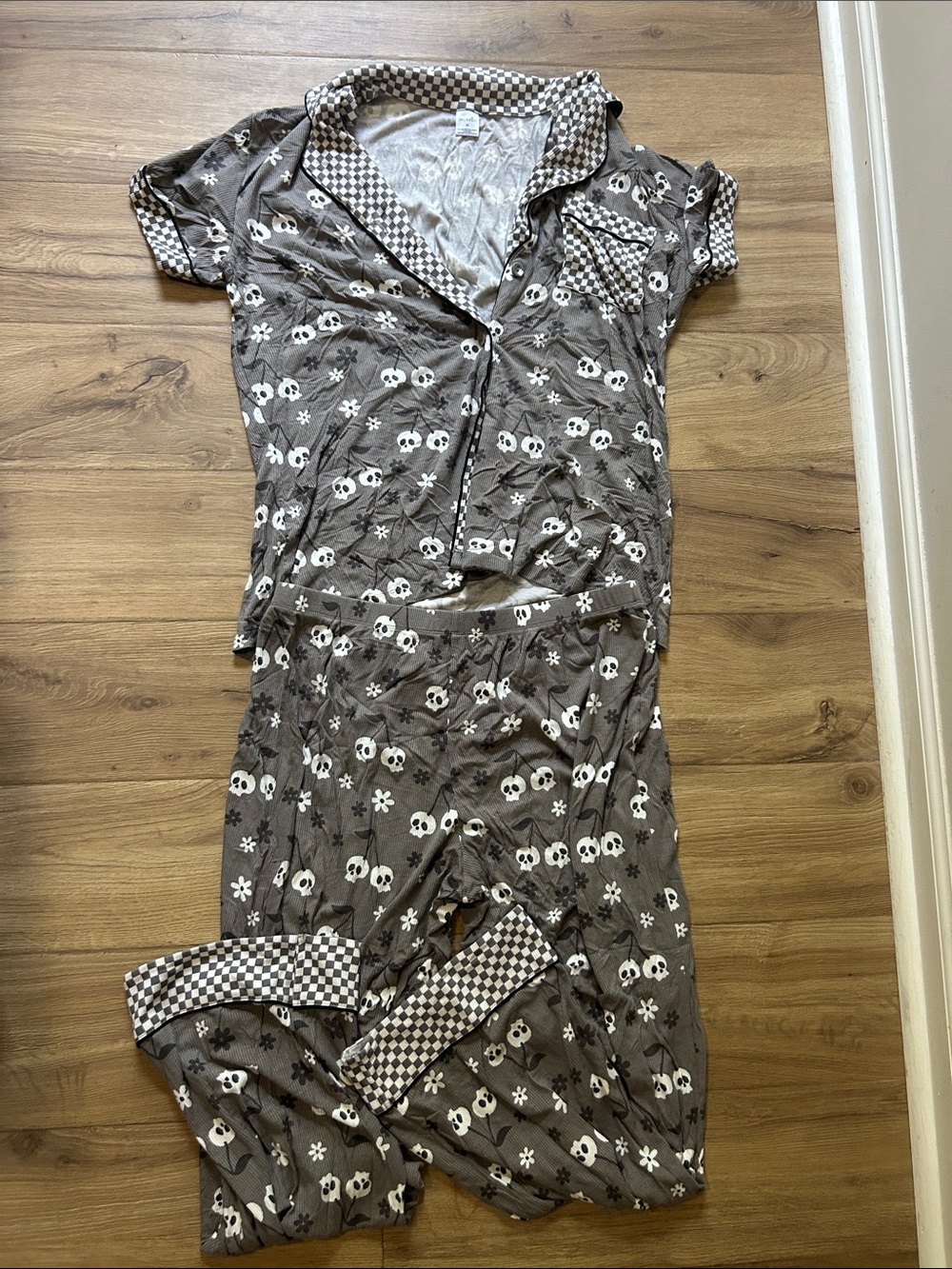 Women’s Gray Skull-Print Pajama Set with Check Trim